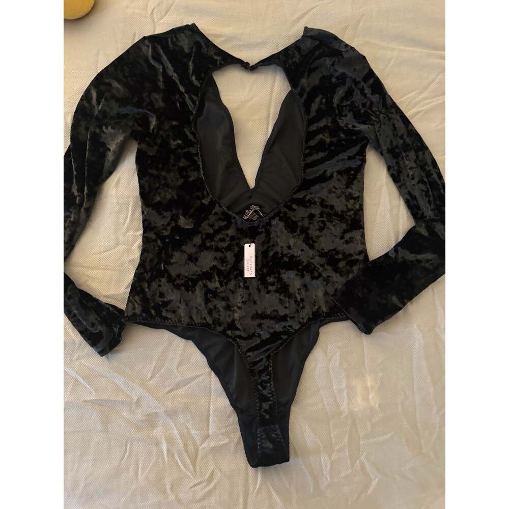 Victoria’s Secret Black Crushed Velvet Long Sleeve Deep V Bodysuit M/L NWT - Picture 4 of 6